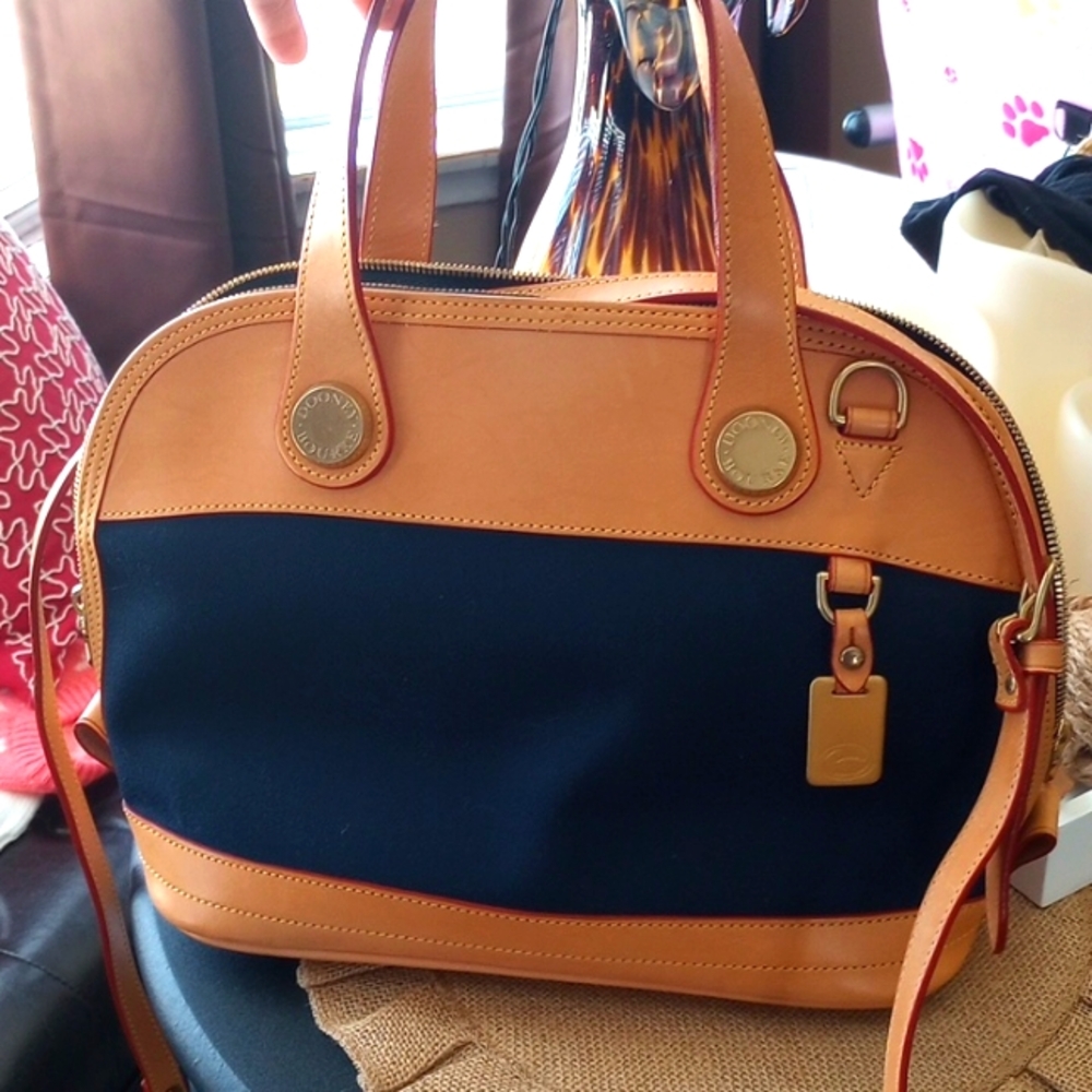 Dooney & Bourke BUCKET OF LEATHER 👜